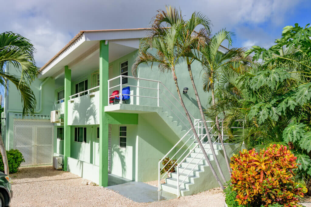 particulier vakantiehuis Curacao met zwembad op het park